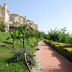 Goldcity Hotel *
